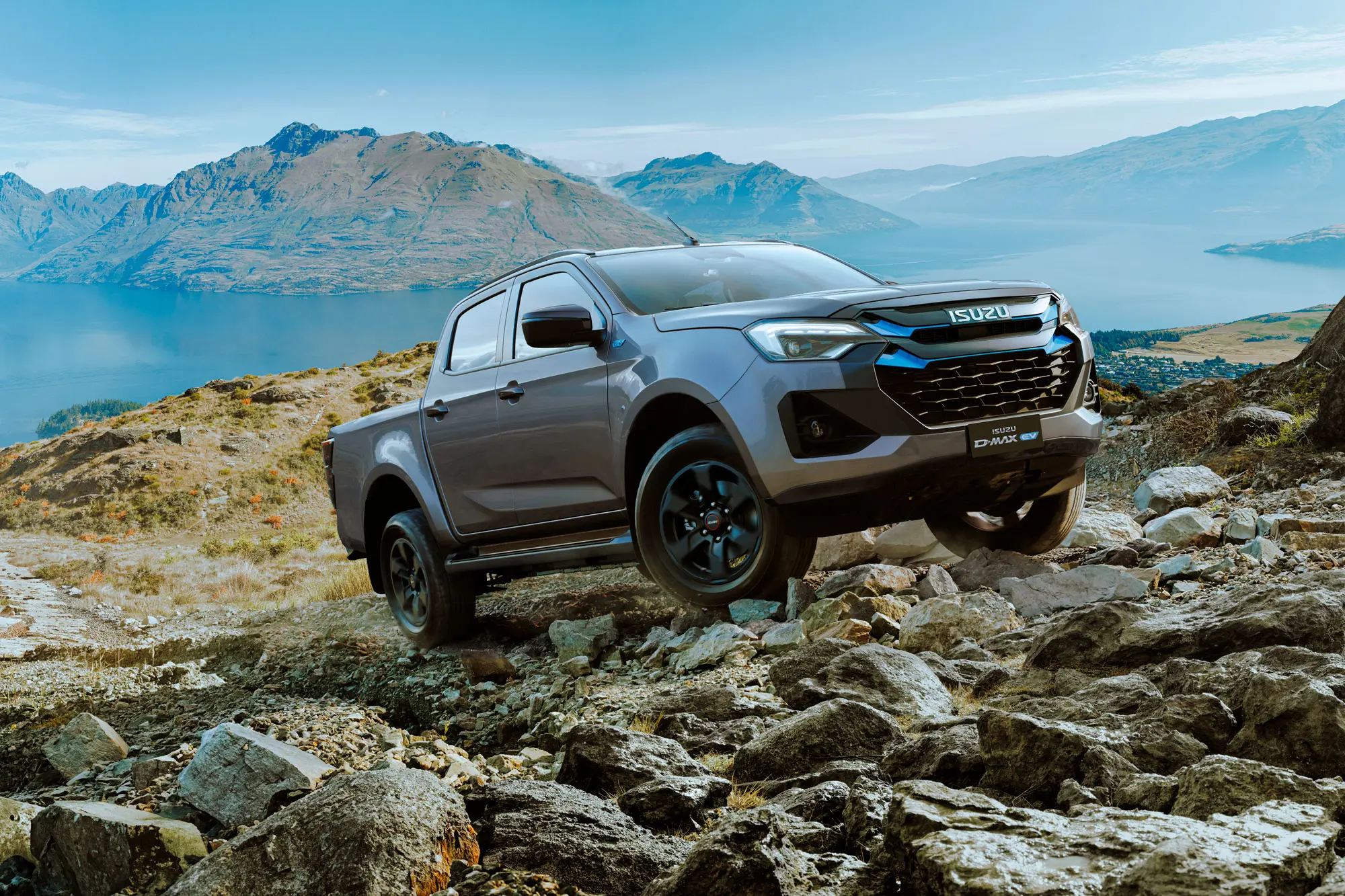 isuzu_d-max-ev_double-cabine_off_road-2000×1333-resized
