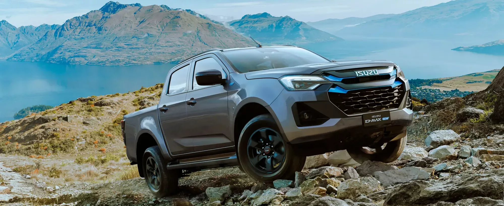 isuzu_d-max-ev_double-cabine_off_road-2000×1333-resized
