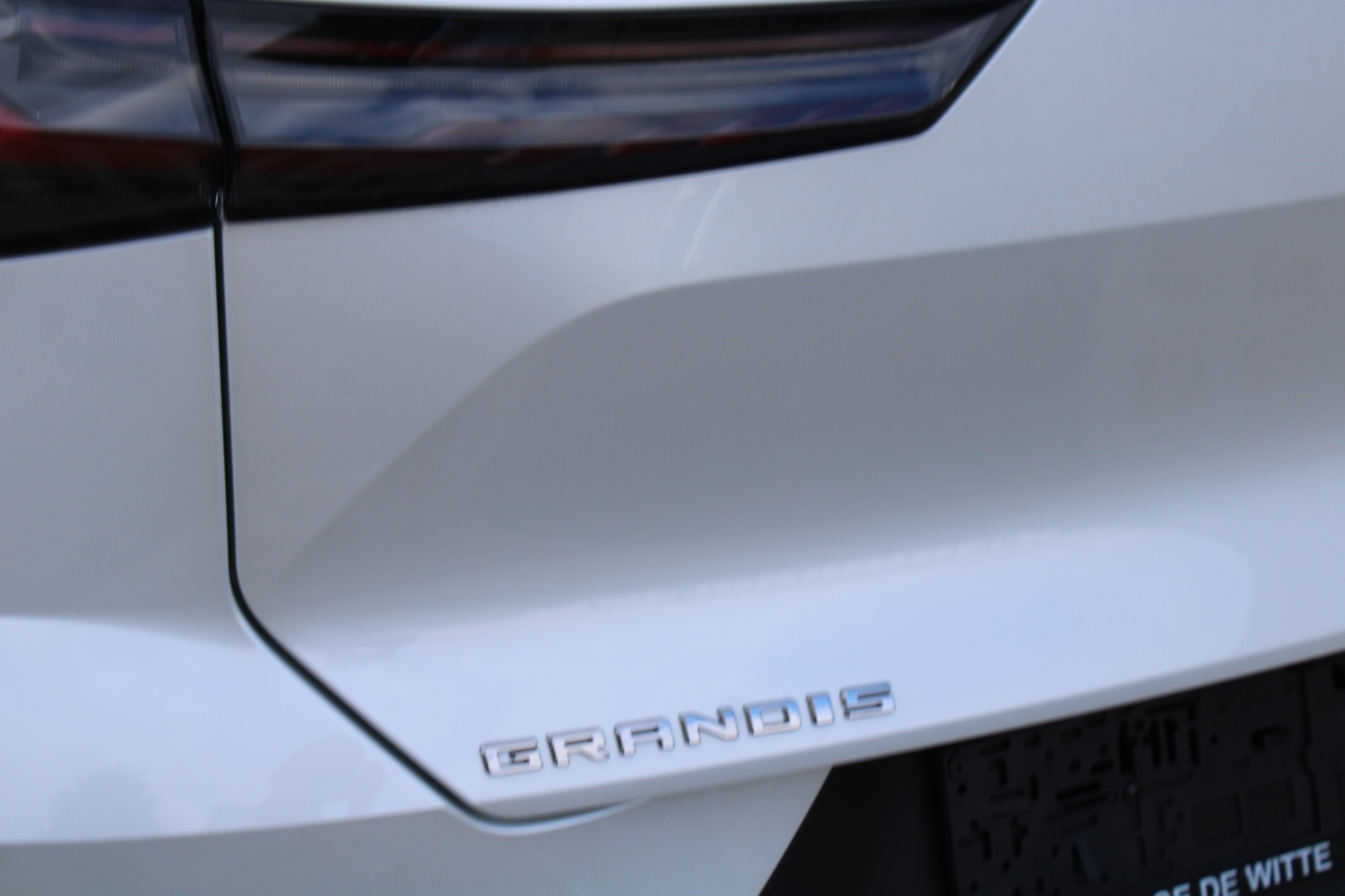 Mitsubishi Grandis First Edition 1.8 HEV