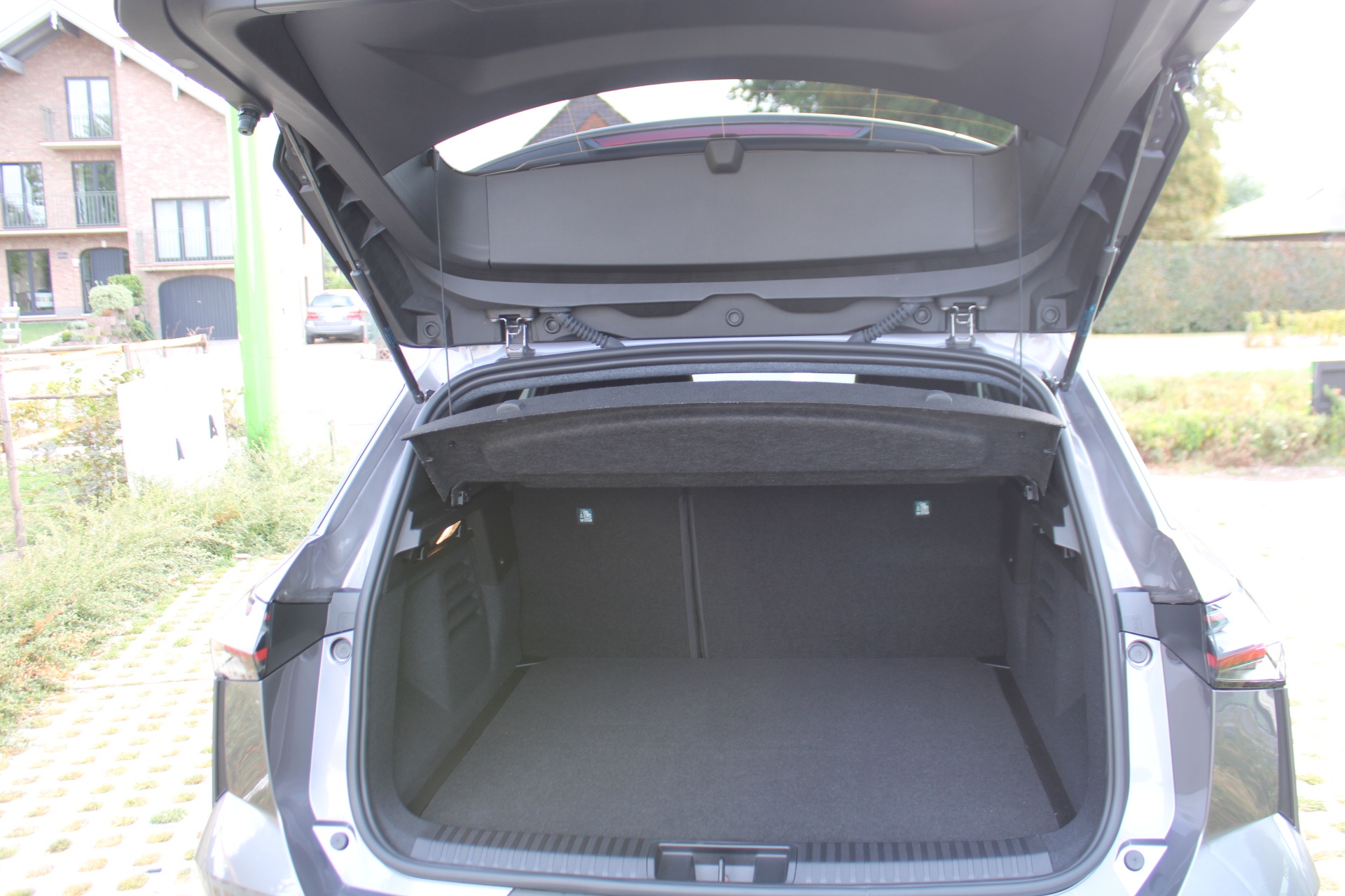 Mitsubishi Grandis Intense+ 1.8 HEV