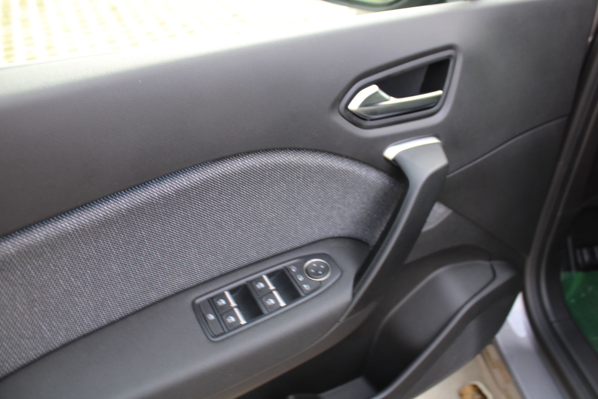 Mitsubishi Grandis Intense+ 1.8 HEV