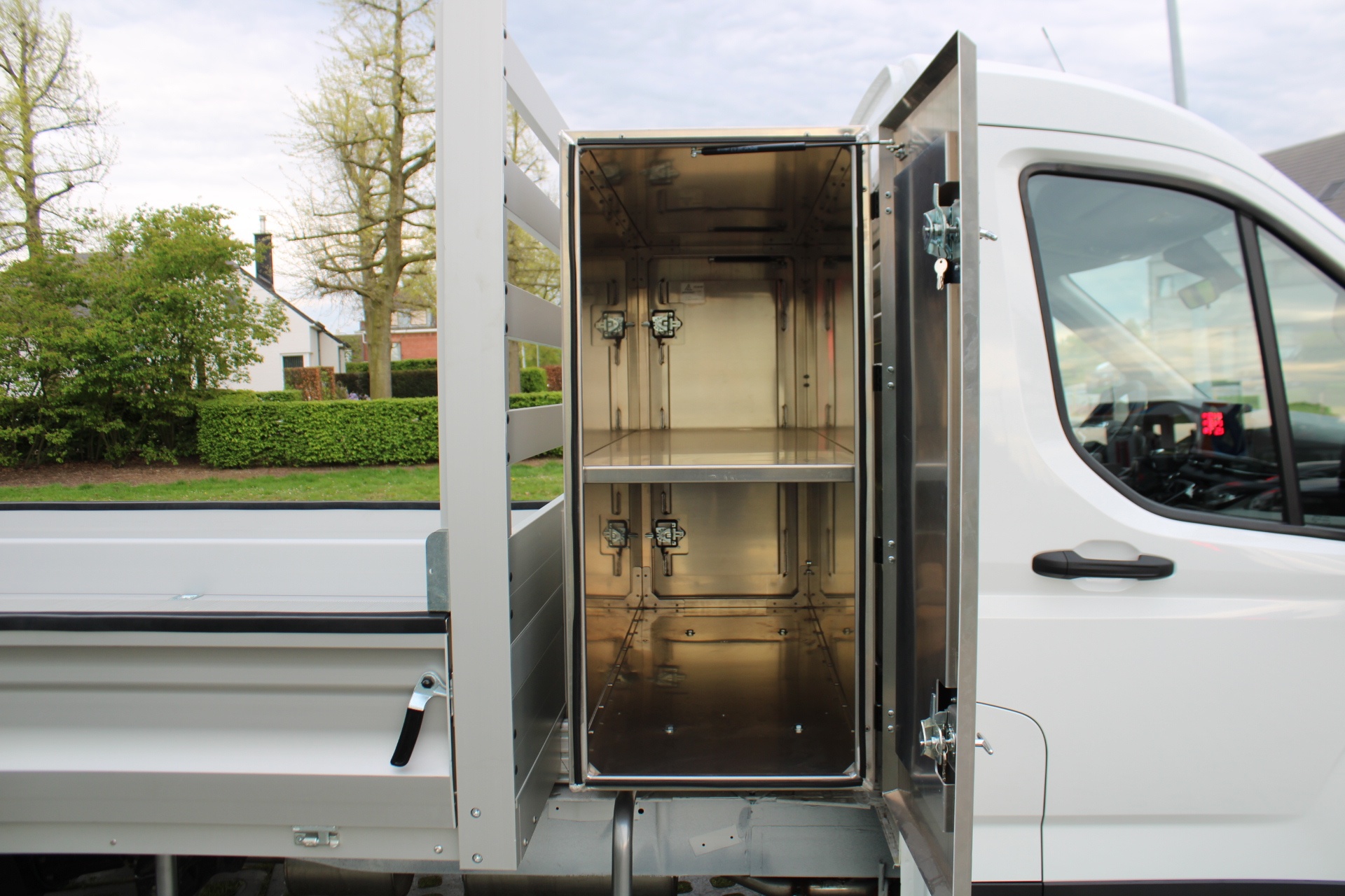 Maxus Deliver9 OPEN LAADBAK MET TOOLBOX L3H0 LUXURY RWD