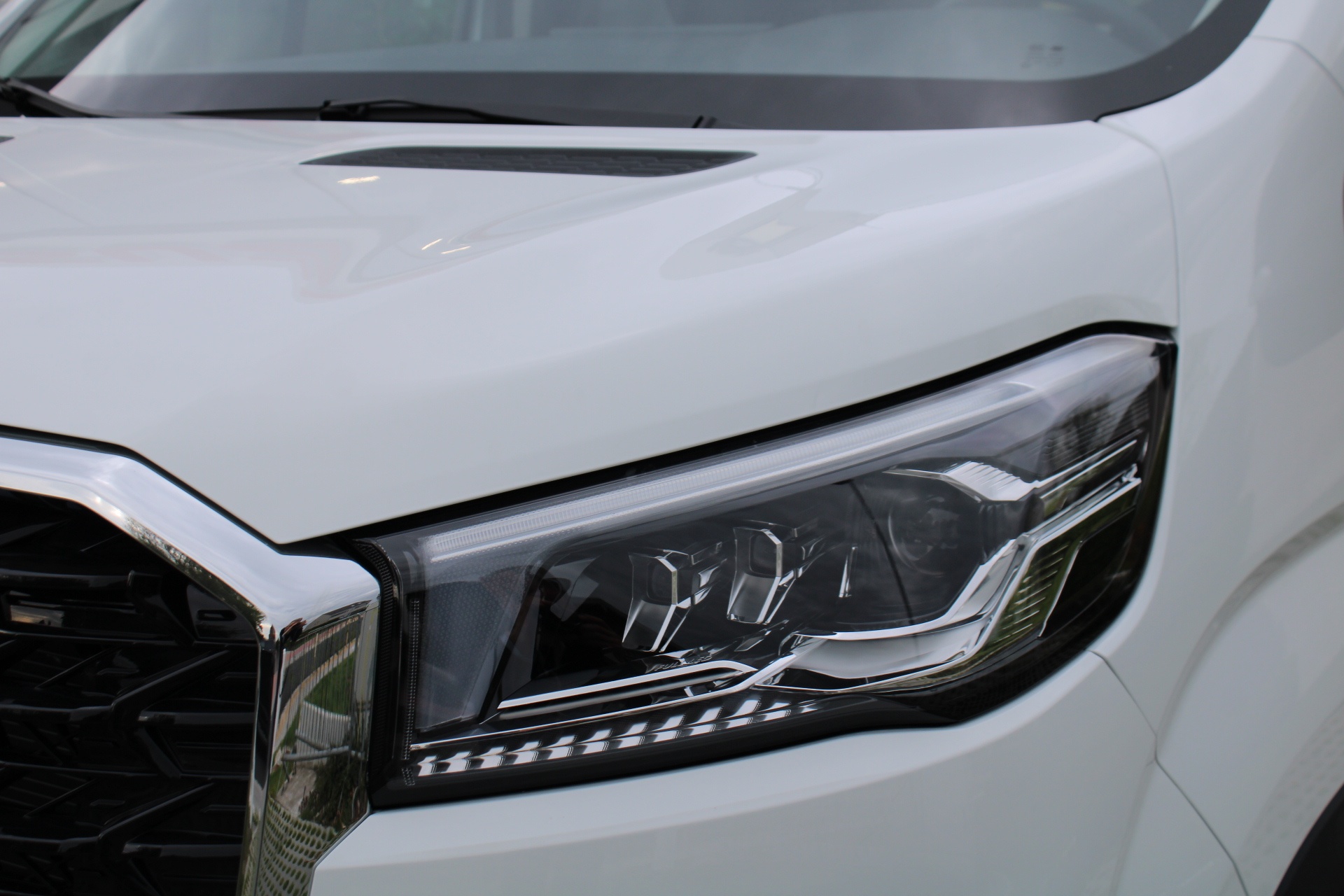 Maxus Deliver9 OPEN LAADBAK MET TOOLBOX L3H0 LUXURY RWD