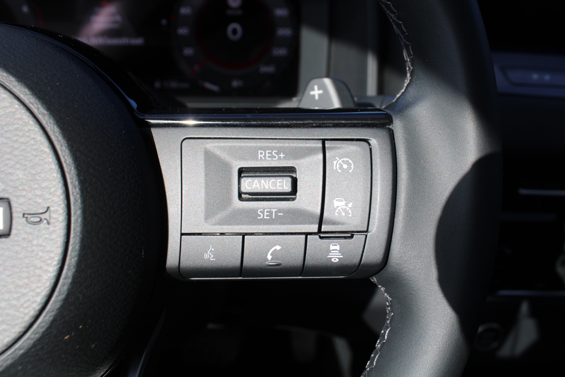 Nissan QASHQAI Mild-Hybrid N-Connecta Xtronic + Glass Roof