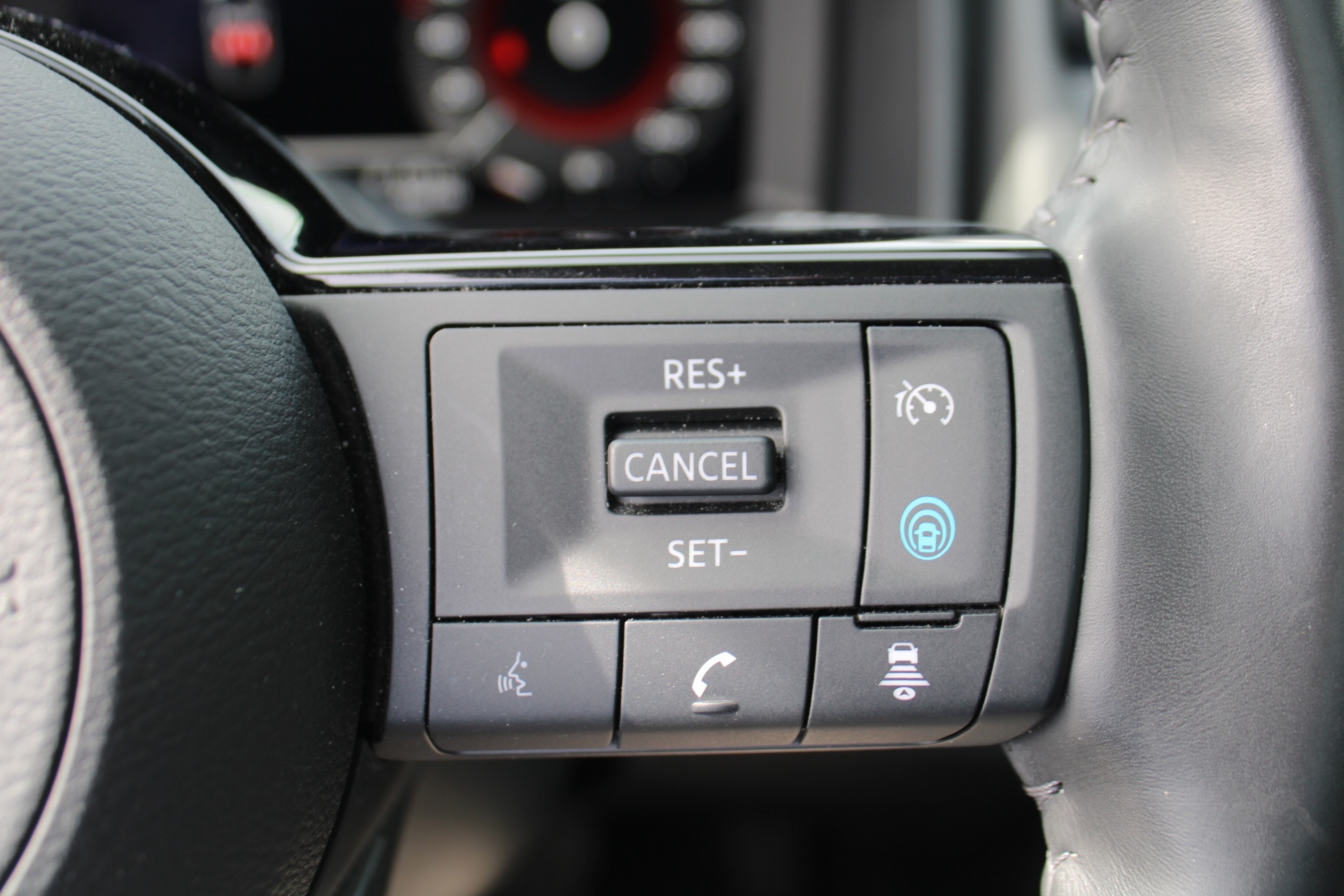 Nissan QASHQAI Kuro edition + TECH PACK e-POWER