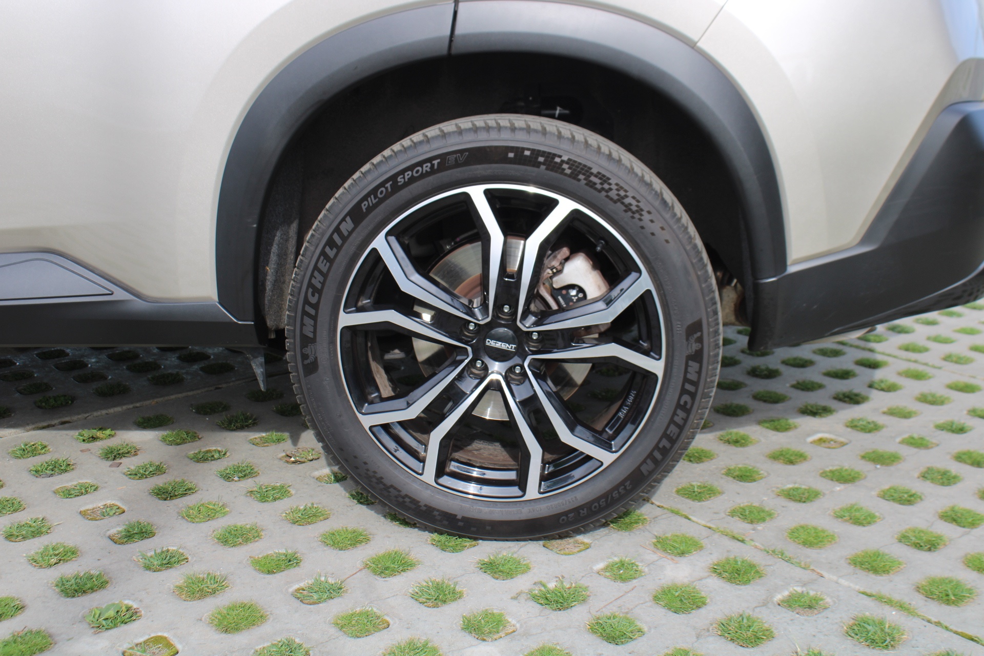 Nissan X-Trail e-POWER N-Trek met 20″ lichtmetalen velgen