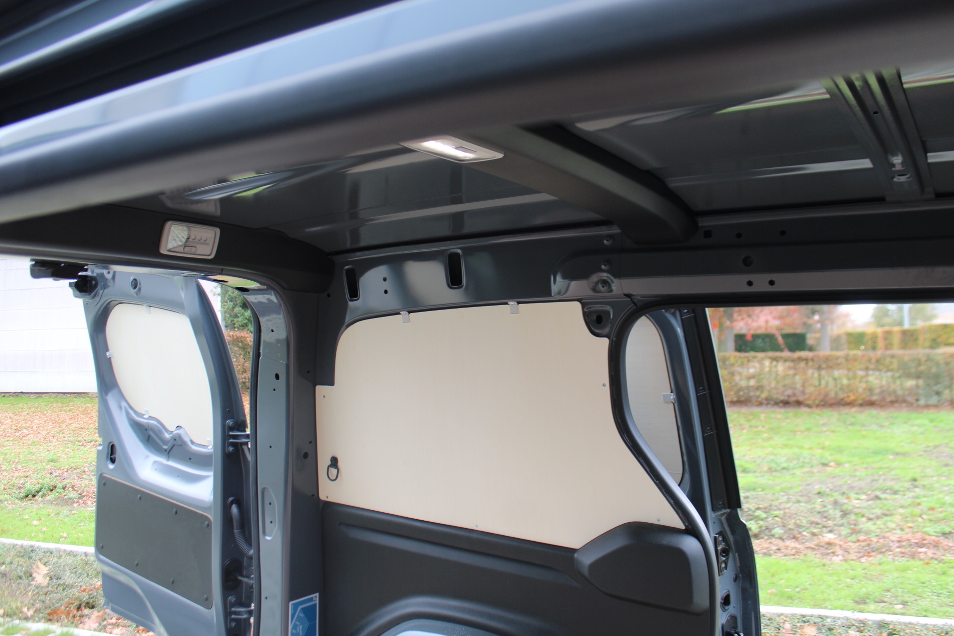 Nissan Townstar VAN L2H1 Tekna 130pk (Automaat) + Cargo Pack + 2e Schuifdeur