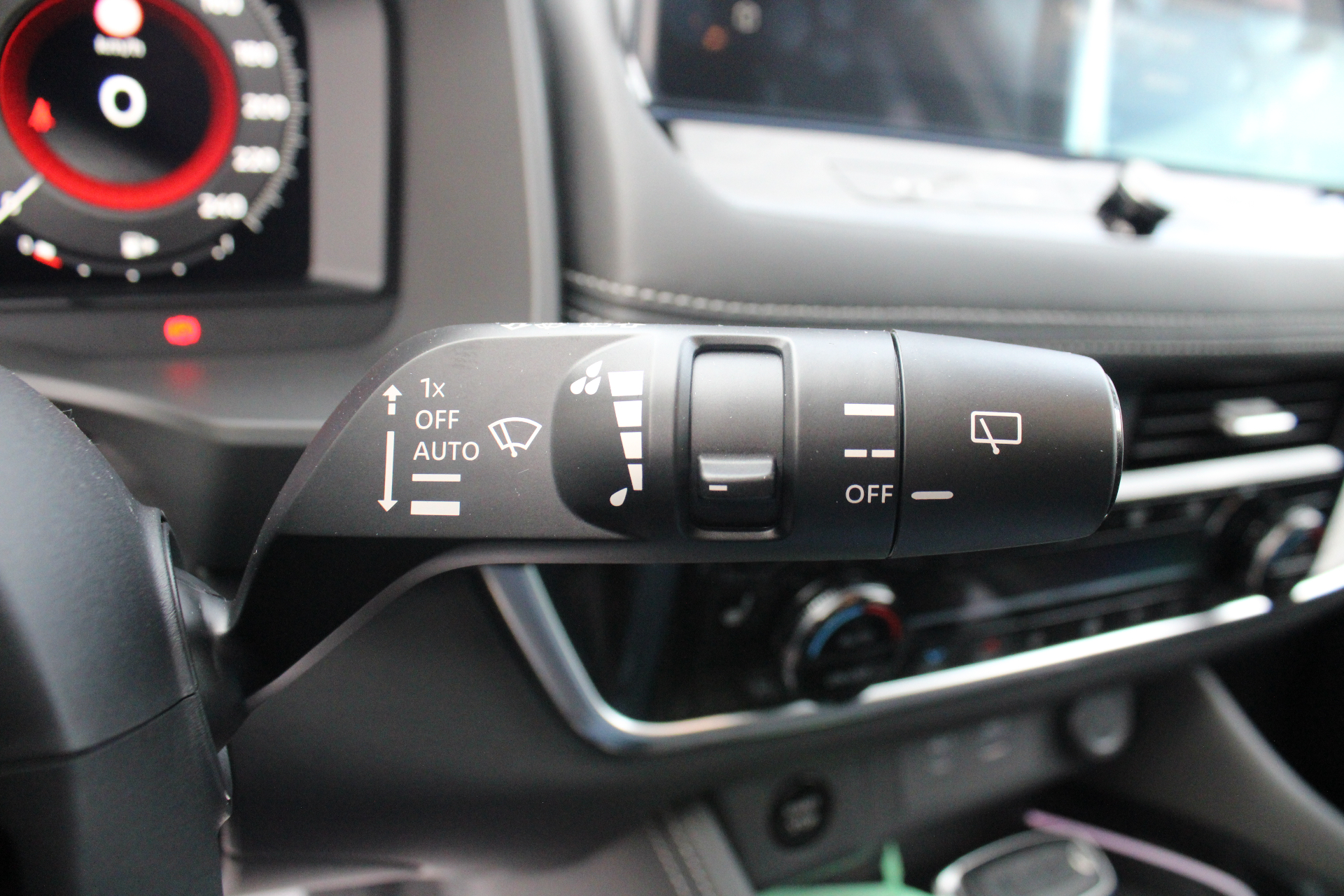 Nissan X-Trail e-Power Tekna + Glass Roof