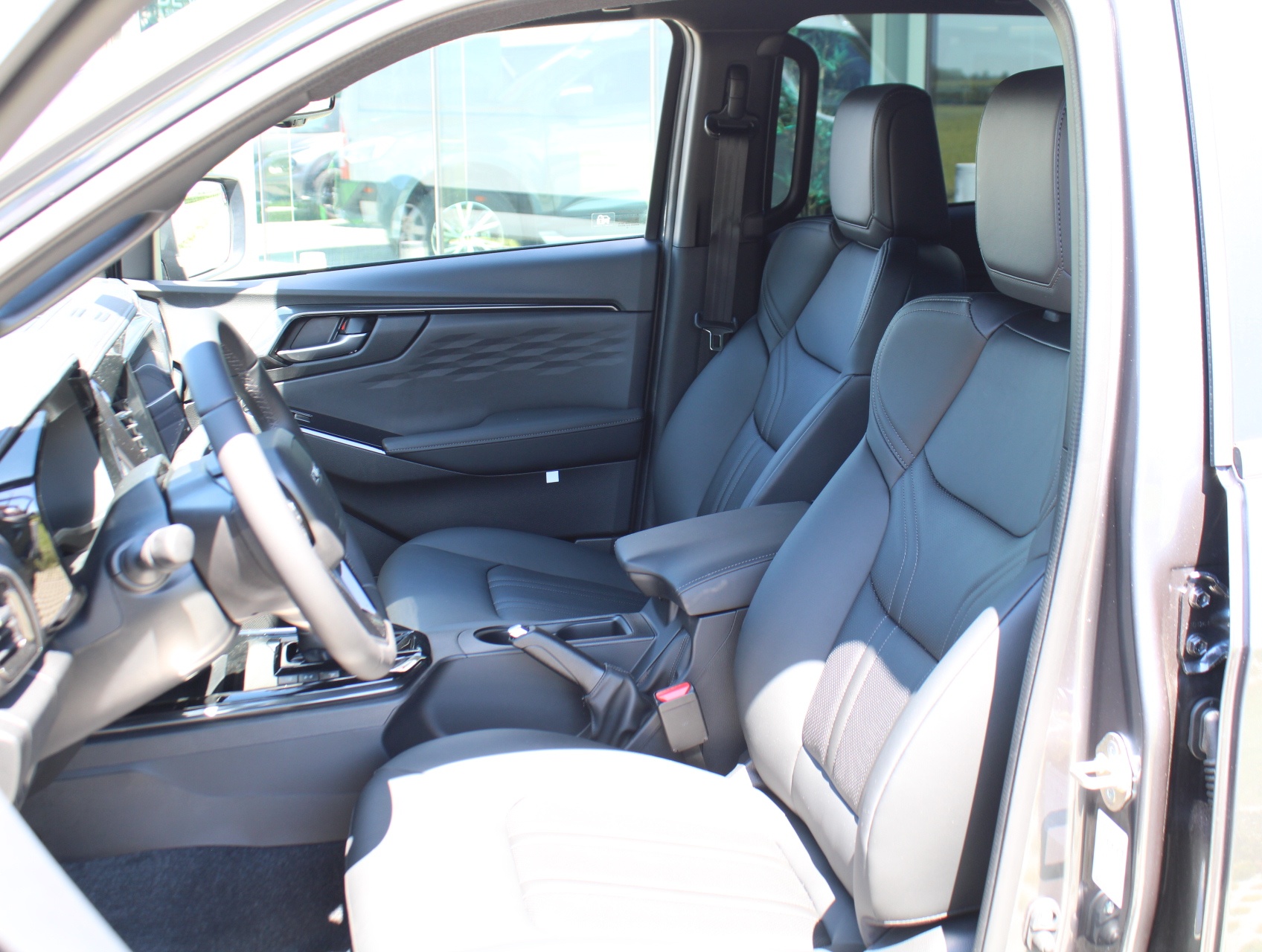 Isuzu D-Max 2.2d Double Cab LSE AT8 + Diff. Lock + 360° Camera