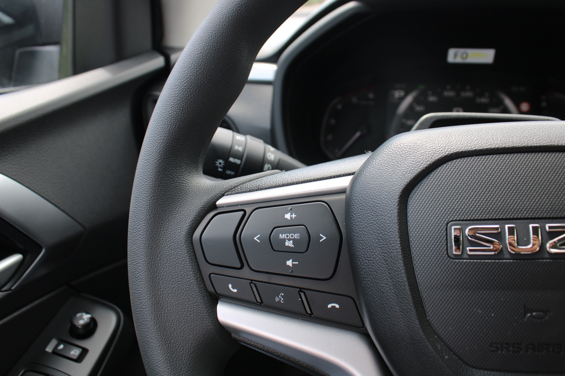 Isuzu D-Max 2.2d Double Cab LS AT8 + Diff. Lock