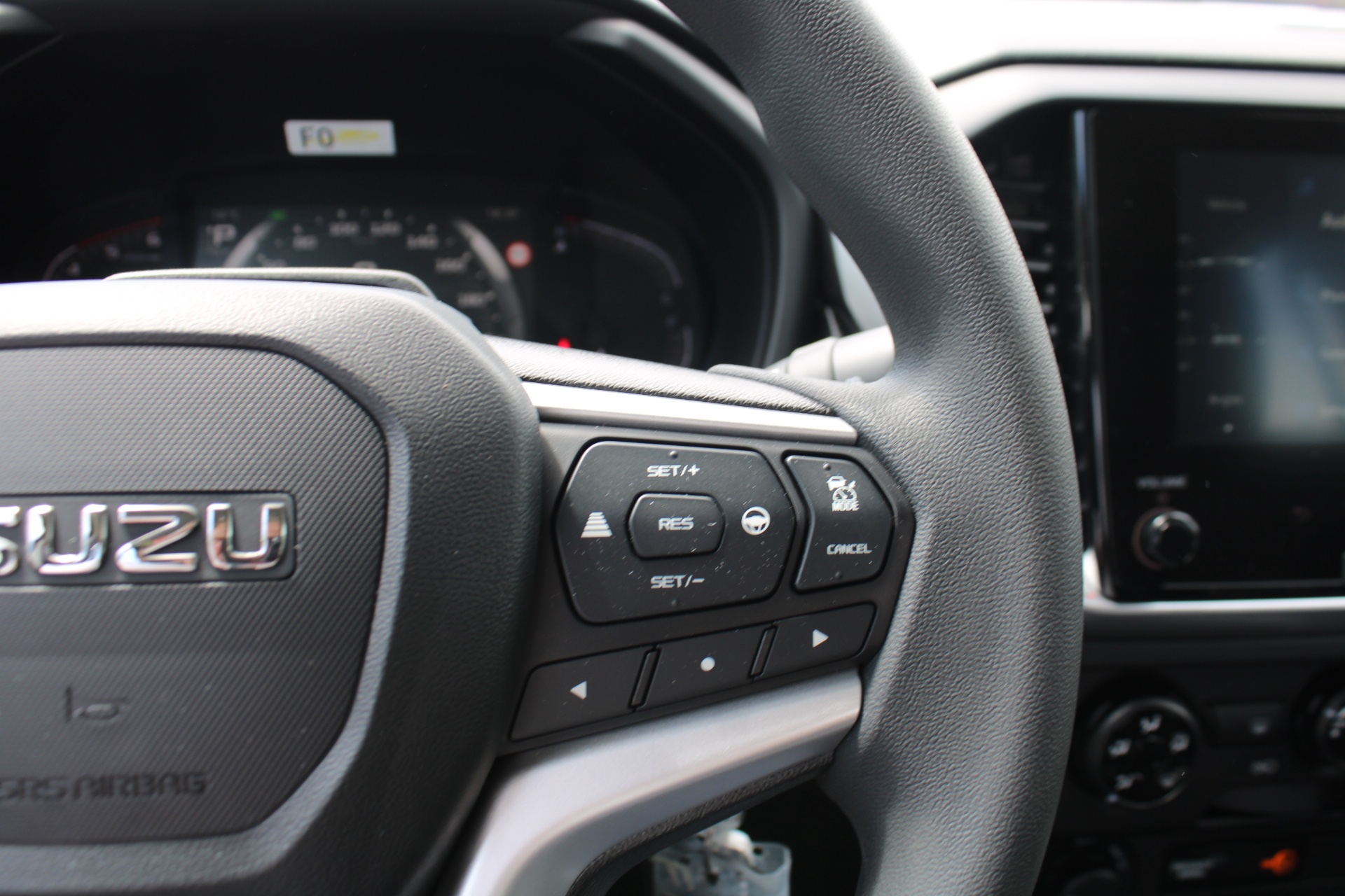 Isuzu D-Max 2.2d Double Cab LS AT8 + Diff. Lock
