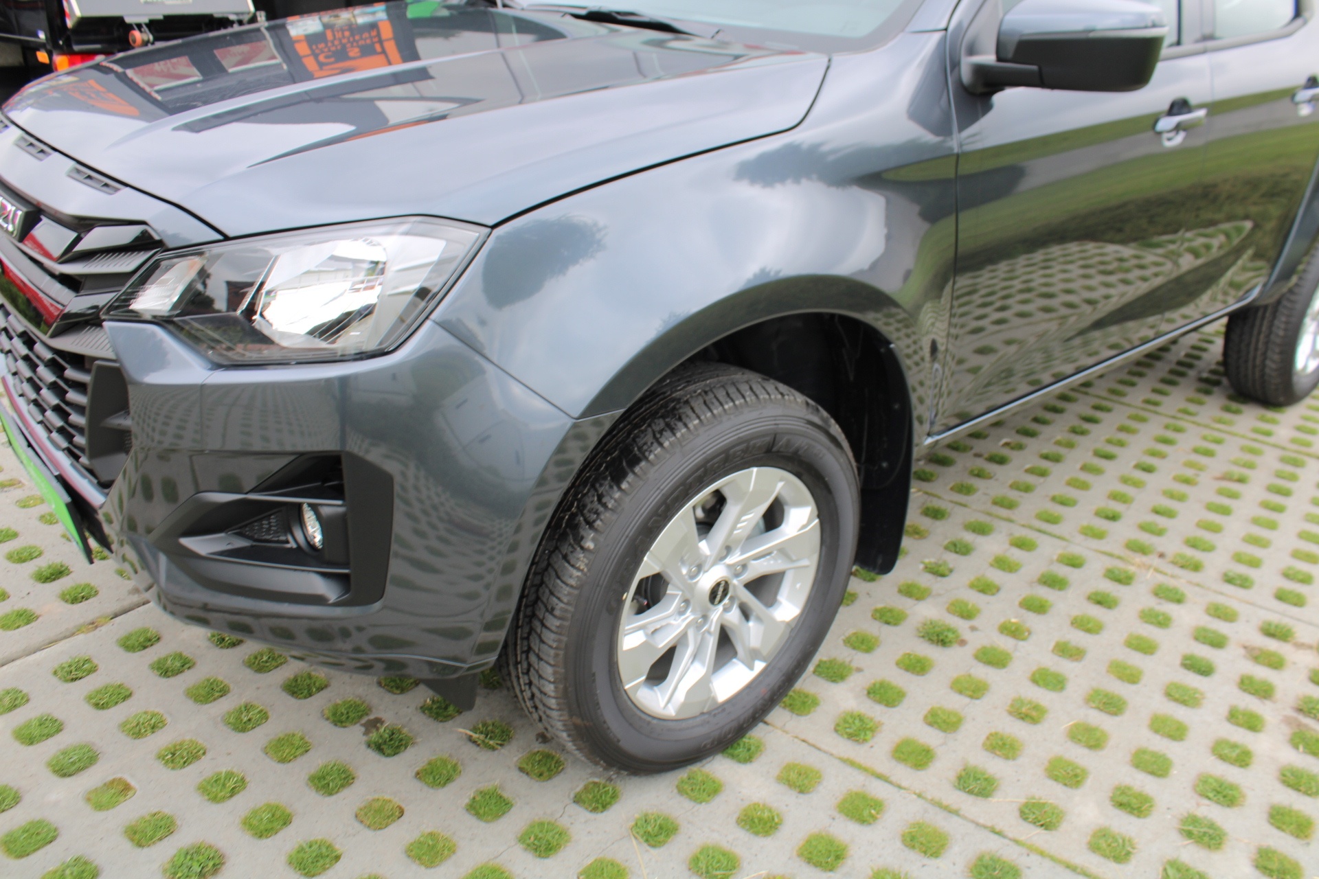 Isuzu D-Max 2.2d Double Cab LS AT8 + Diff. Lock