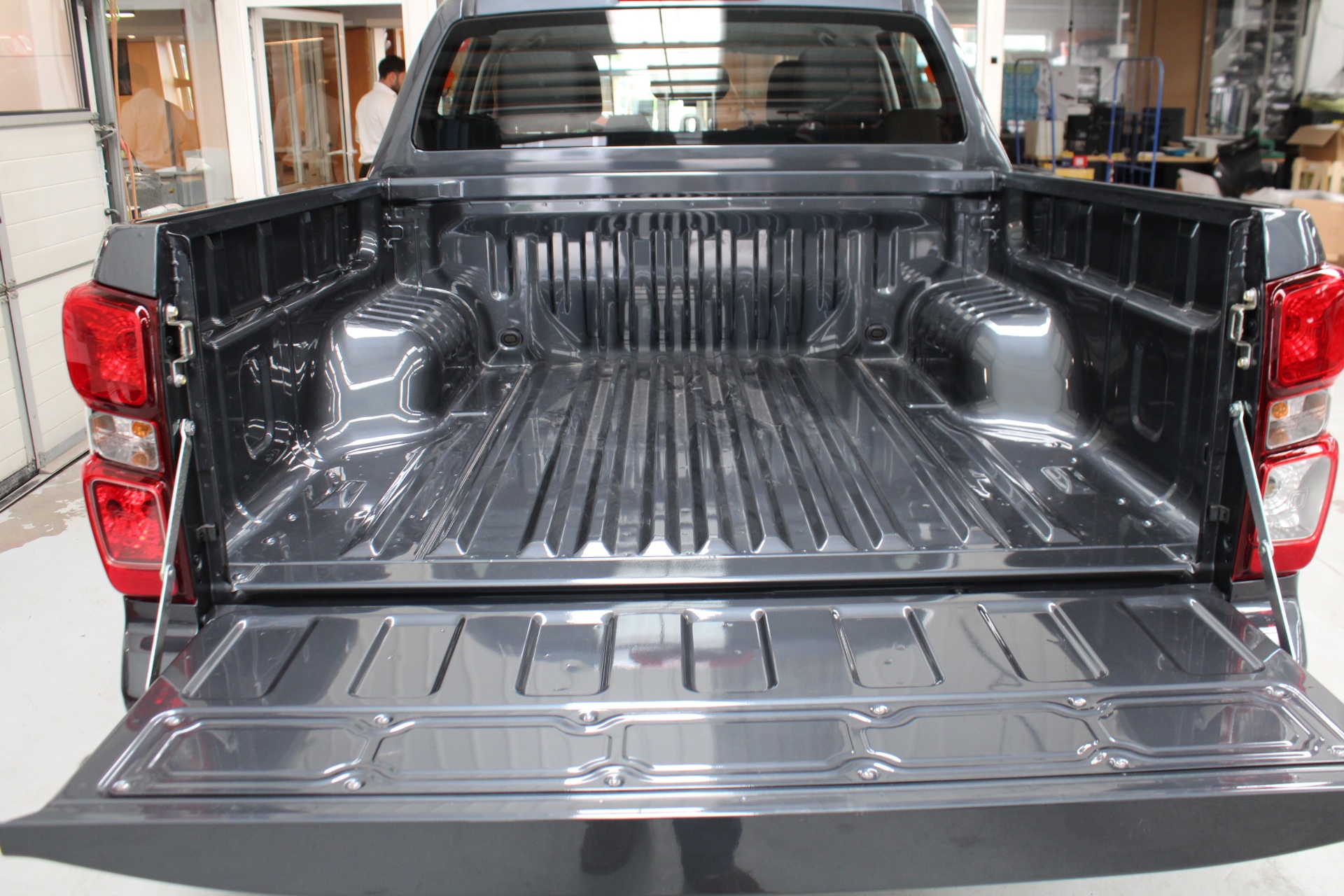 Isuzu D-Max 2.2d Double Cab LS AT8 + Diff. Lock