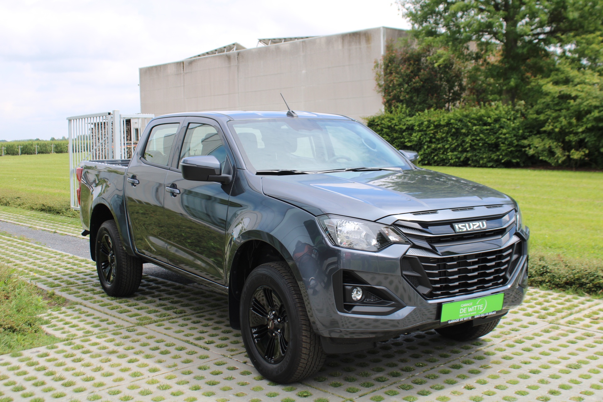 Isuzu D-Max 2.2d Double Cab LS AT8 + Diff. Lock + zwarte velgen