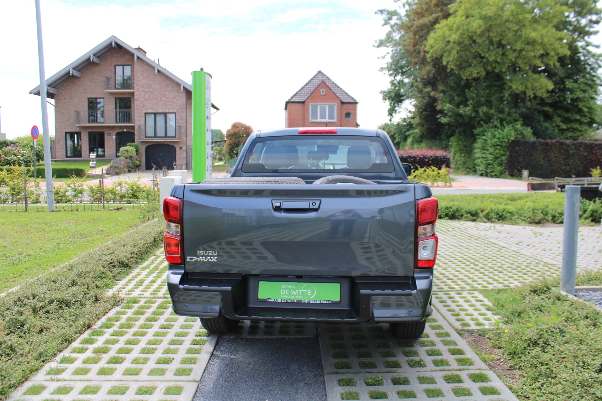 Isuzu D-Max 2.2d Double Cab LS AT8 + Diff. Lock + zwarte velgen