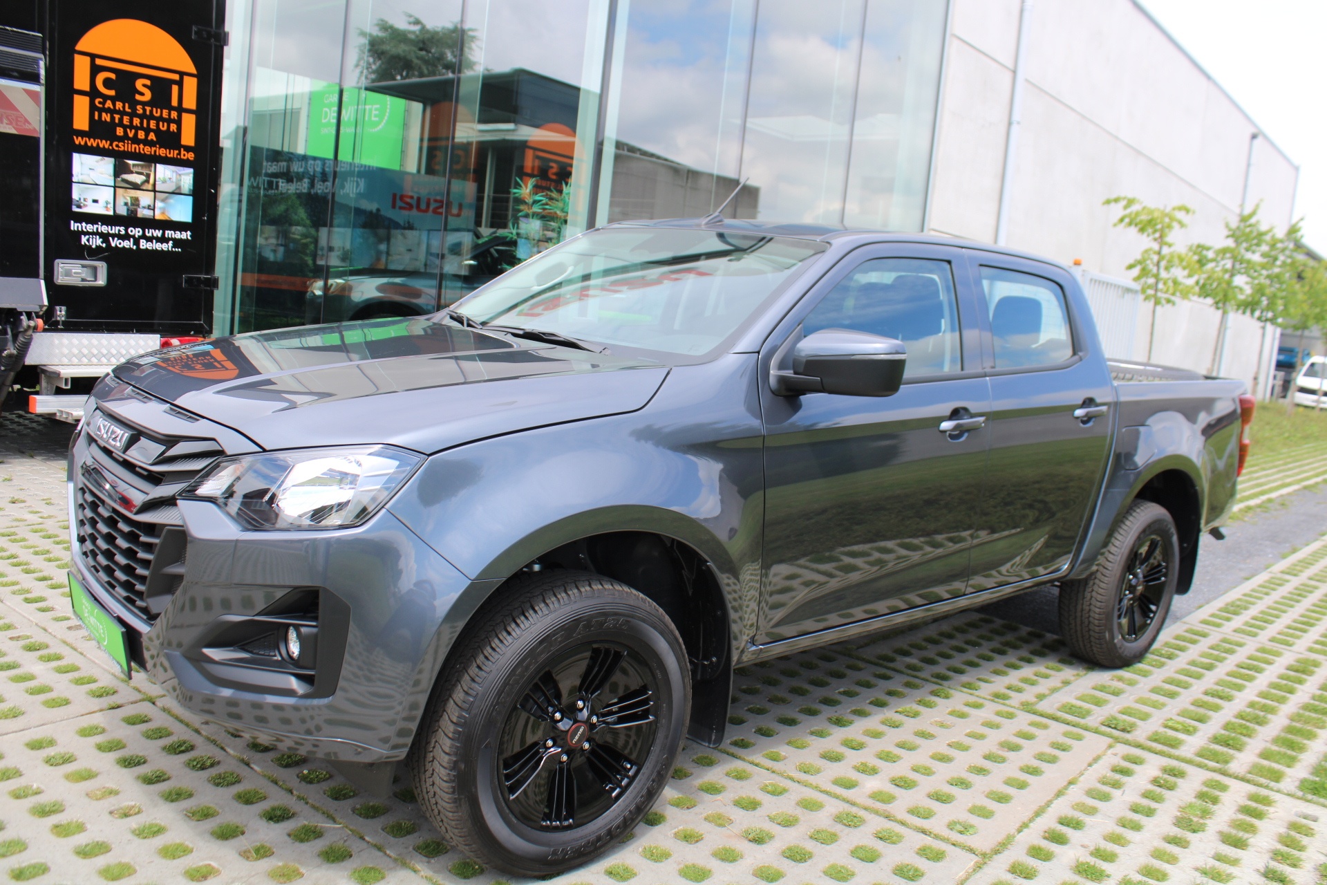 Isuzu D-Max 2.2d Double Cab LS AT8 + Diff. Lock + zwarte velgen
